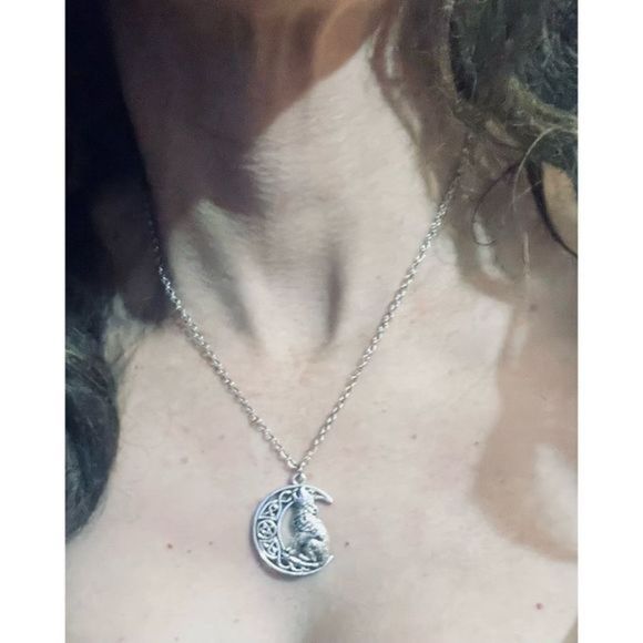 Adorable goth skeleton HEART NECKLACE - Picture 8 of 8